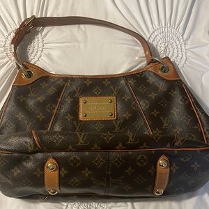 Louis Vuitton purse good condition